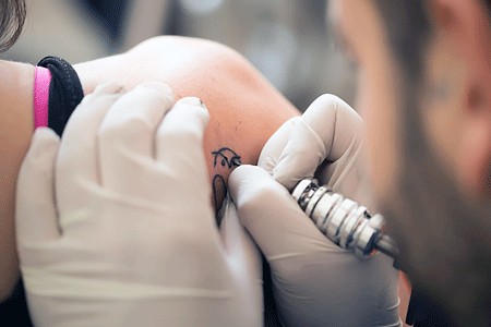 Татуировки и пирсинг при псориазе